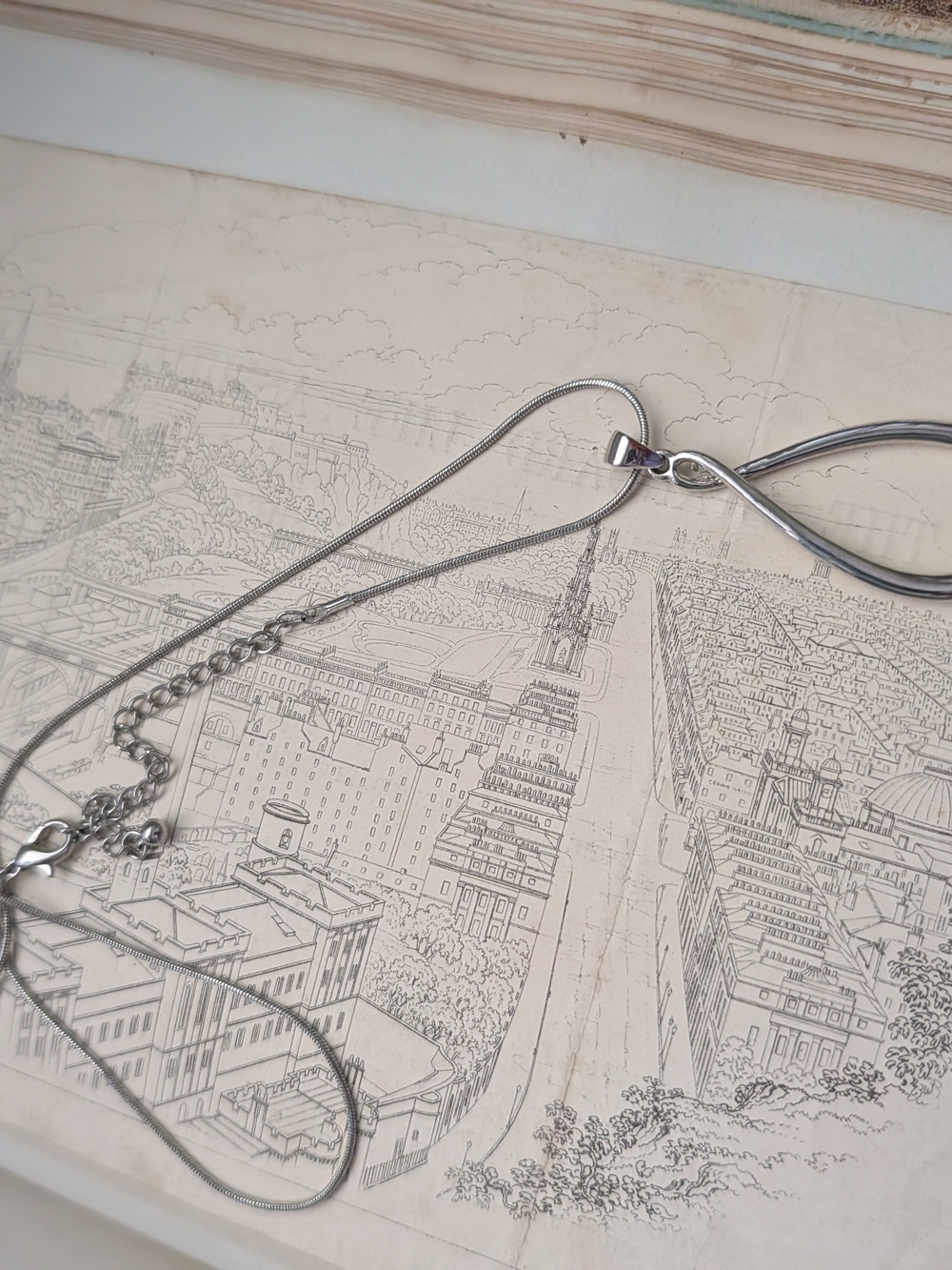 Vintage Silvertone Teardrop Pendant Necklace - Women Jewelry - Picture 12 of 12